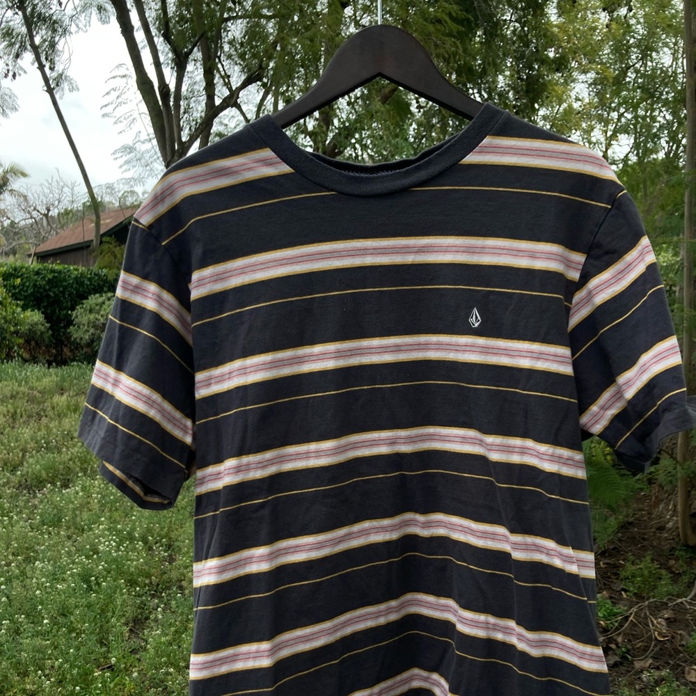 Striped Mens Volcom T-shirt (XL)